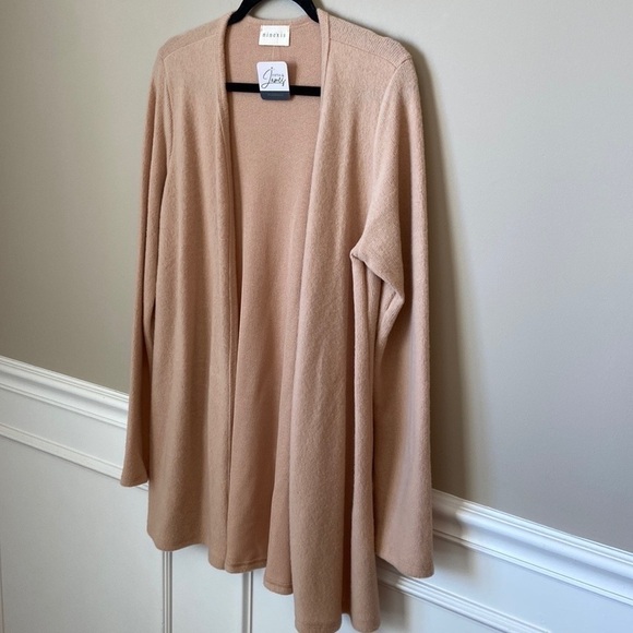 𝅺nwt Soft Beige Cardigan - Picture 2 of 8